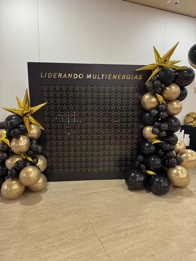 Black and gold balloon backdrop with gold stars